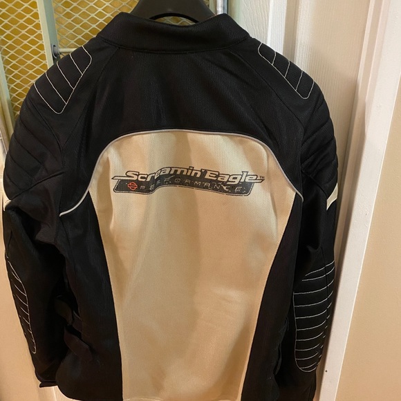 Harley jacket keeps you cool on a hot day! - Picture 1 of 2